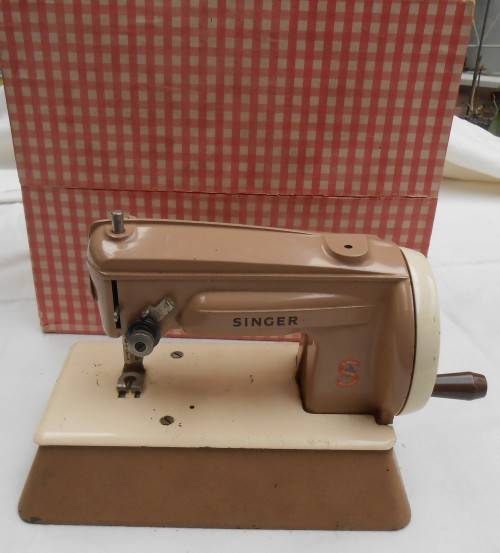 Sewing Machines & Overlockers 1950S CHILDREN`S SINGER SEWING MACHINE